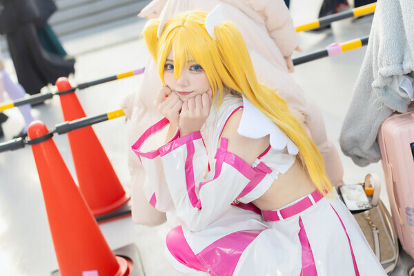 コスプレイヤー石田萌依、ミニスカ超美脚&美くびれで存在感「コスプレってこんなに楽しいんだ!」