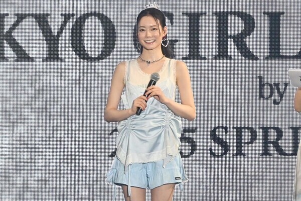 なごみ、ショーパン×ブーツで美脚披露　お姫様風にティアラも