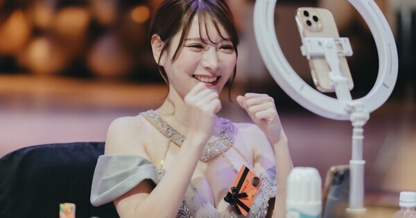 胸元を大胆にのぞかせるセクシードレス姿のライバーも　「Sweet Chocolate Party」開催