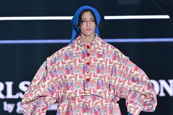 少年忍者・ヴァサイェガ渉、超個性的な衣装でモードな表情