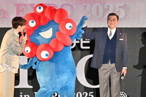 石破茂総理、「TGC大阪」サプライズ登場に会場沸く　ミャクミャクとほっこりやりとり