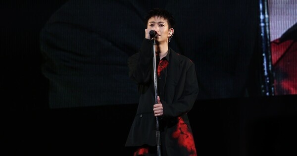 綱啓永、作詞初挑戦の楽曲「運命だよな」を熱唱「初めてお客さんの前で…」