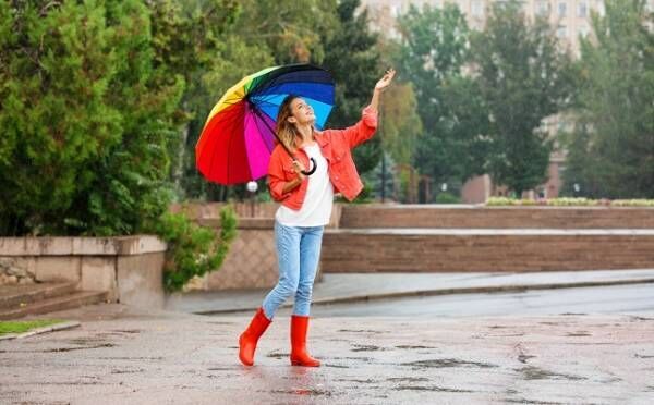 【雨の日の恋占い】運命数でわかる、出会いを引き寄せる雨具…ブーツ、コート