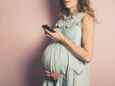 ママたちのスマホ事情♡　妊娠中〜出産・子育てに使えるママたち愛用のアプリ&amp;ママ向けスマホケース