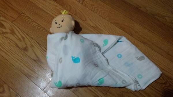 正しいおくるみの巻き方って 基本巻き 半ぐるみ おひなまき あなたはいくつ知っている おくるみの巻き方 いろいろ 17年11月14日 ウーマンエキサイト 2 2