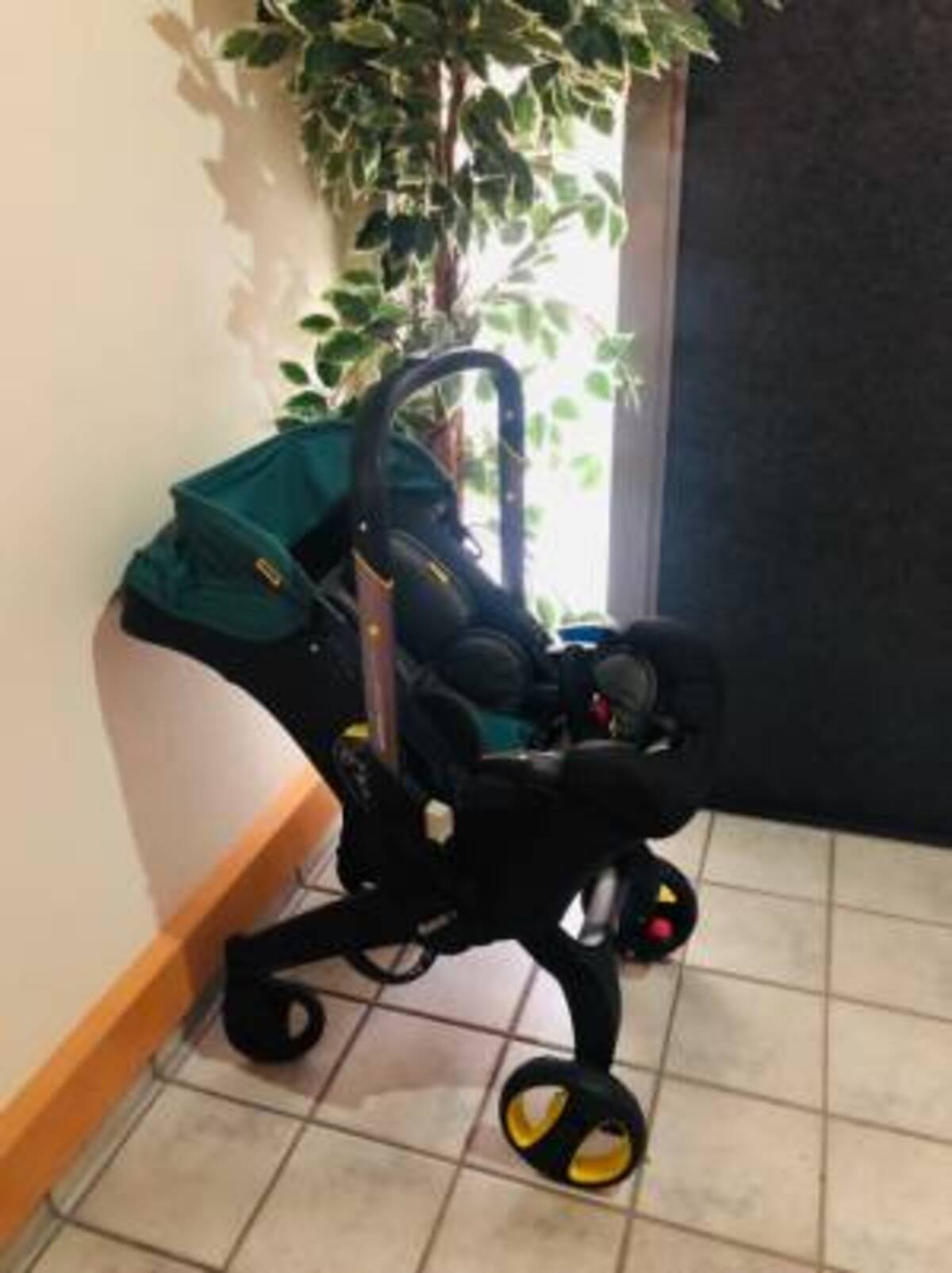 車移動のベビーに ベビーカー チャイルドシート一体型 新しい移動のカタチ Doonaの使い心地レポート 年4月19日 ウーマンエキサイト 1 4 車移動のベビーに ベビーカー チャイルドシート一体型 新しい移動のカタチ Doonaの使い心地レポート 年4月19日 ウーマンエキサイト 1 4