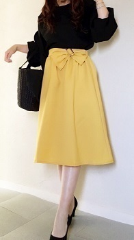 「しまむら」のカラースカートで大人コーデ