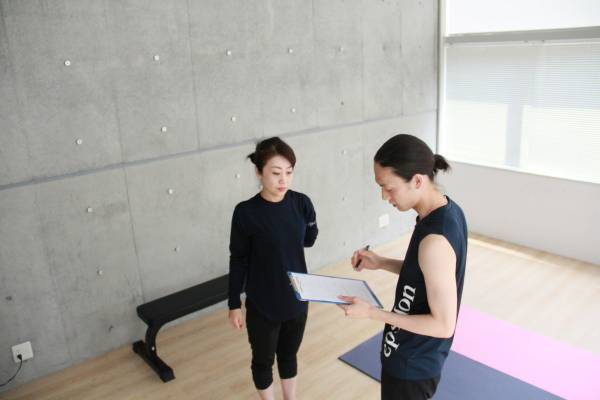 素敵なトレーナーが教えてくれる……五感を刺激するセンシュアルな「トレヨガ」初体験