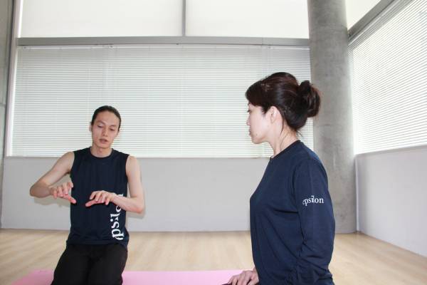 素敵なトレーナーが教えてくれる……五感を刺激するセンシュアルな「トレヨガ」初体験