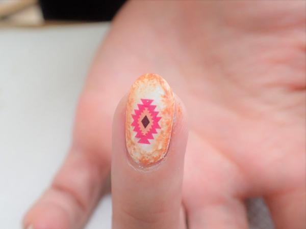 ウォーターネイルシールの使い方【マニキュアでセルフネイル】