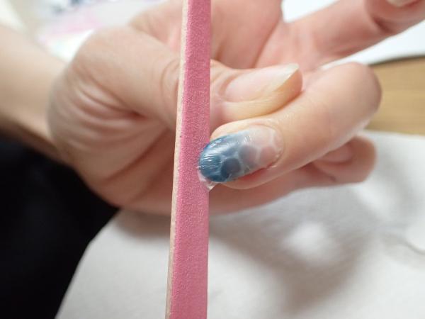 ウォーターネイルシールの使い方【マニキュアでセルフネイル】