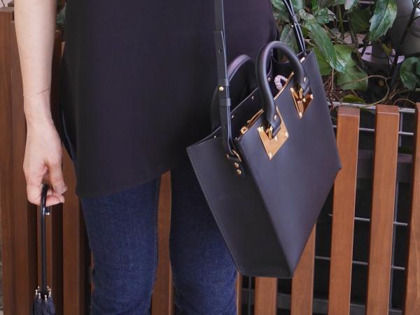 【おしゃれびとスナップ #８】辛口小物と華奢ジュエリーで夏の黒をかろやかに