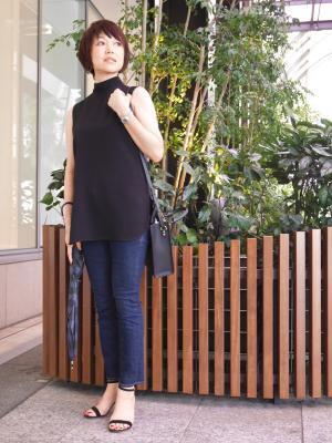 【おしゃれびとスナップ #８】辛口小物と華奢ジュエリーで夏の黒をかろやかに