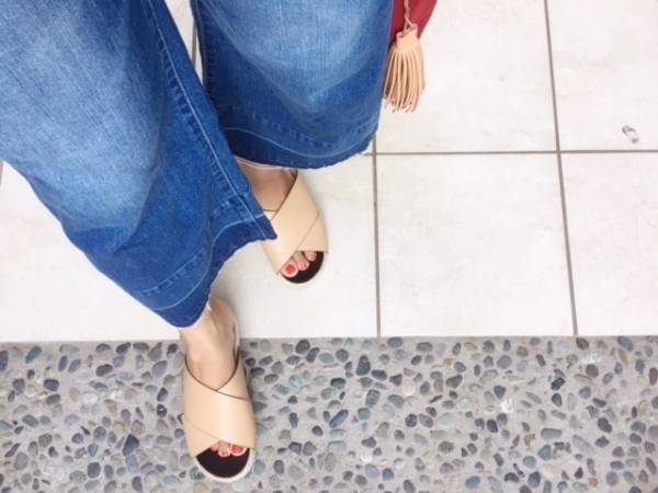 １足で大人の余裕感。GUフットベッドサンダルできれい目カジュアルコーデ