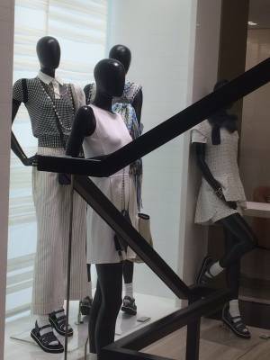 １足で大人の余裕感。GUフットベッドサンダルできれい目カジュアルコーデ