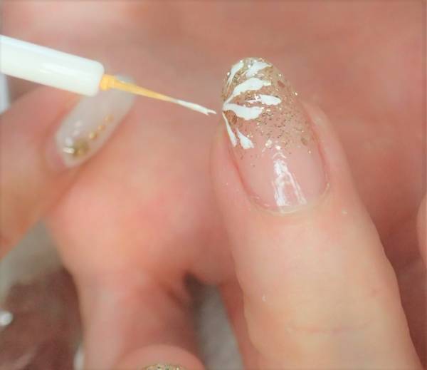 花火ネイルの簡単なやり方【マニキュアでセルフネイル】