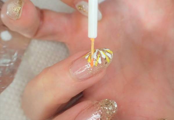 花火ネイルの簡単なやり方【マニキュアでセルフネイル】