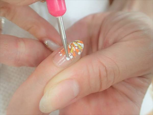 花火ネイルの簡単なやり方【マニキュアでセルフネイル】