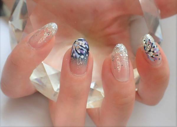 花火ネイルの簡単なやり方【マニキュアでセルフネイル】