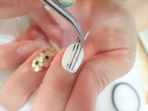 スポーティーミックスネイルの簡単なやり方【マニキュアでセルフネイル】