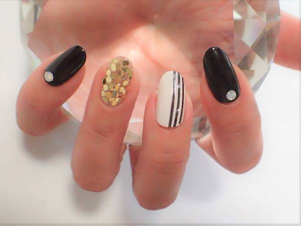 スポーティーミックスネイルの簡単なやり方【マニキュアでセルフネイル】