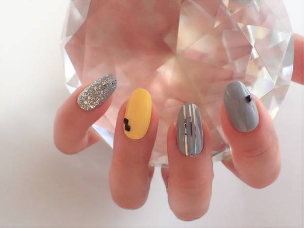スポーティーミックスネイルの簡単なやり方【マニキュアでセルフネイル】
