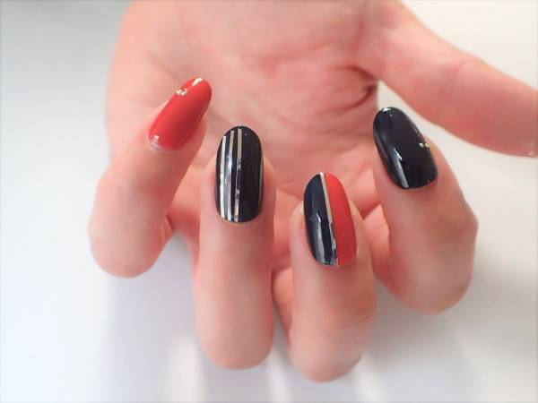 スポーティーミックスネイルの簡単なやり方【マニキュアでセルフネイル】