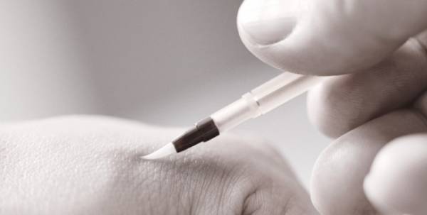 モテライナー リキッドの大人気限定カラー「チェリーチーク」が定番商品に