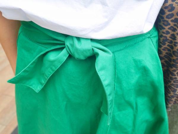 【おしゃれびとスナップ #12】スカートで取り入れる、華やかグリーン