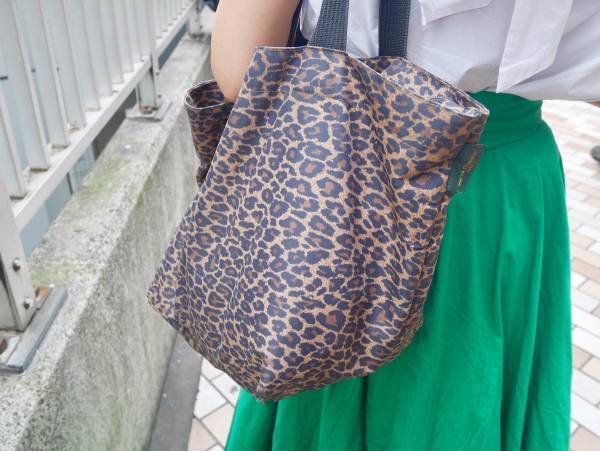 【おしゃれびとスナップ #12】スカートで取り入れる、華やかグリーン