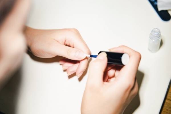 下地に塗って、はがすだけ。ジェルネイルを簡単にオフできるベースコート