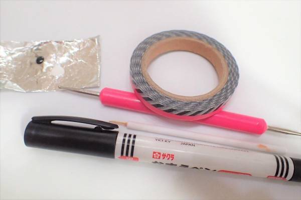 スニーカーネイルの簡単なやり方【マニキュアでセルフネイル】