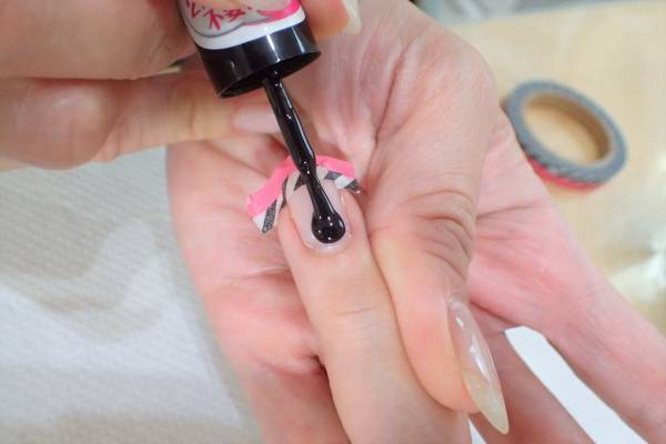 スニーカーネイルの簡単なやり方【マニキュアでセルフネイル】