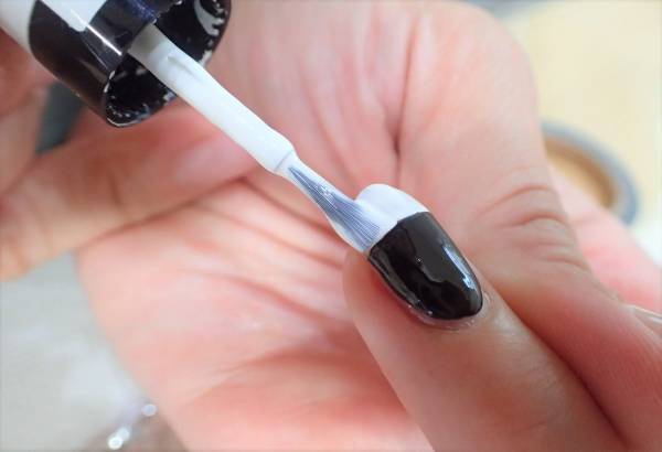 スニーカーネイルの簡単なやり方【マニキュアでセルフネイル】