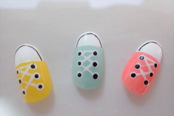 スニーカーネイルの簡単なやり方【マニキュアでセルフネイル】