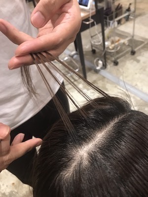 白髪は暗く染めずに活かす！　ハイライトカラーがおすすめの理由