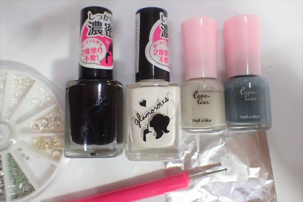 ストーンネイルの簡単なやり方【マニキュアでセルフネイル】