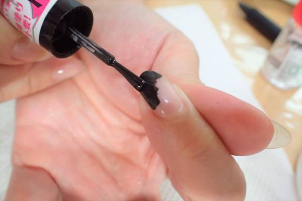 ストーンネイルの簡単なやり方【マニキュアでセルフネイル】