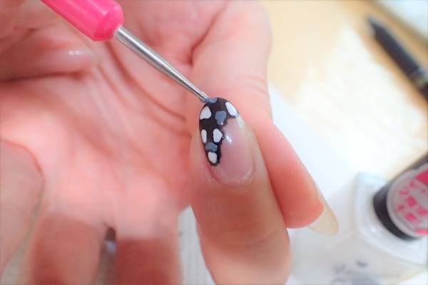 ストーンネイルの簡単なやり方【マニキュアでセルフネイル】