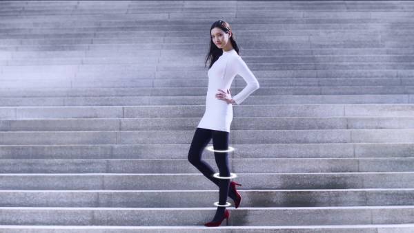 菜々緒さんおすすめ - 秋冬に欠かせない美脚アイテム「着圧タイツ」