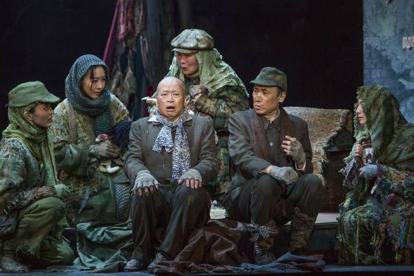 戦争という時代にも笑いを生み出そうとした人間の喜劇「円生と志ん生」