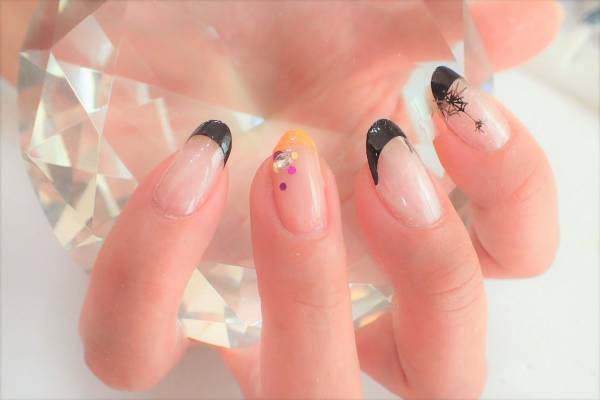 ハロウィンネイルの簡単なやり方【マニキュアでセルフネイル】