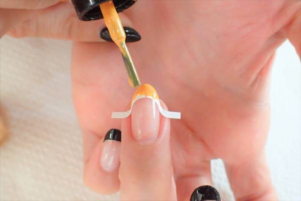 ハロウィンネイルの簡単なやり方【マニキュアでセルフネイル】