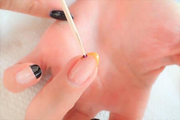 ハロウィンネイルの簡単なやり方【マニキュアでセルフネイル】