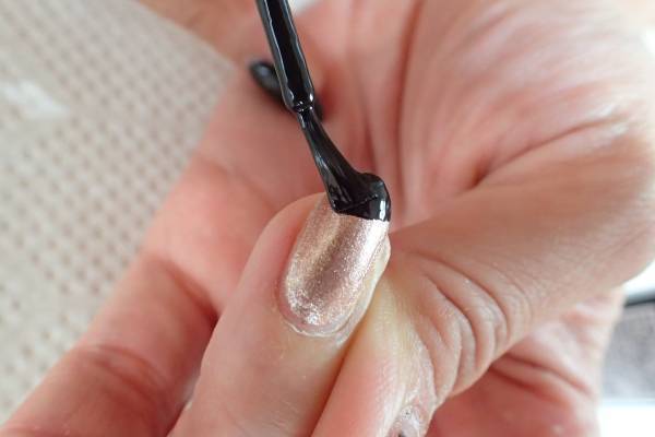 ハロウィンネイルの簡単なやり方【マニキュアでセルフネイル】