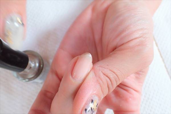 スキニーフレンチネイルの簡単なやり方【マニュキュアでセルフネイル】