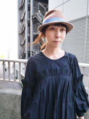 【おしゃれびとスナップ＃17】ワザあり小物使いで、季節の変わり目を楽しむ