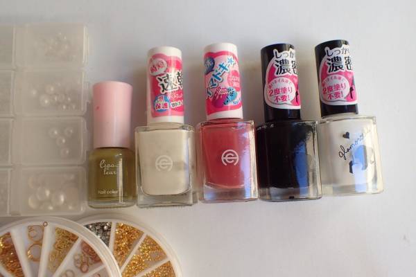 レトロフラワーネイルの簡単なやり方【マニキュアでセルフネイル】