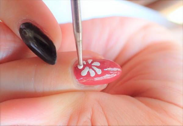 レトロフラワーネイルの簡単なやり方【マニキュアでセルフネイル】