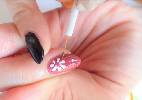 レトロフラワーネイルの簡単なやり方【マニキュアでセルフネイル】